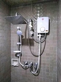 Shower installation